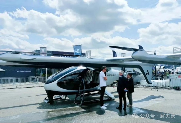 广兮低空，以翱以翔